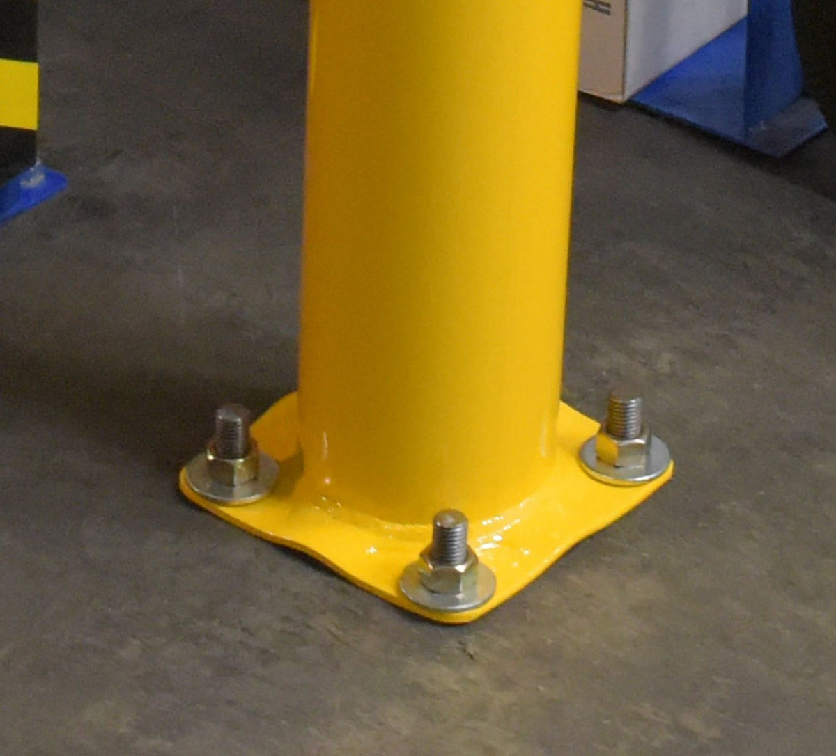 Vestil Manufacturing Corp Steel Pipe Safety Bollards– – Now available at MTN Shop US. - imagen 6