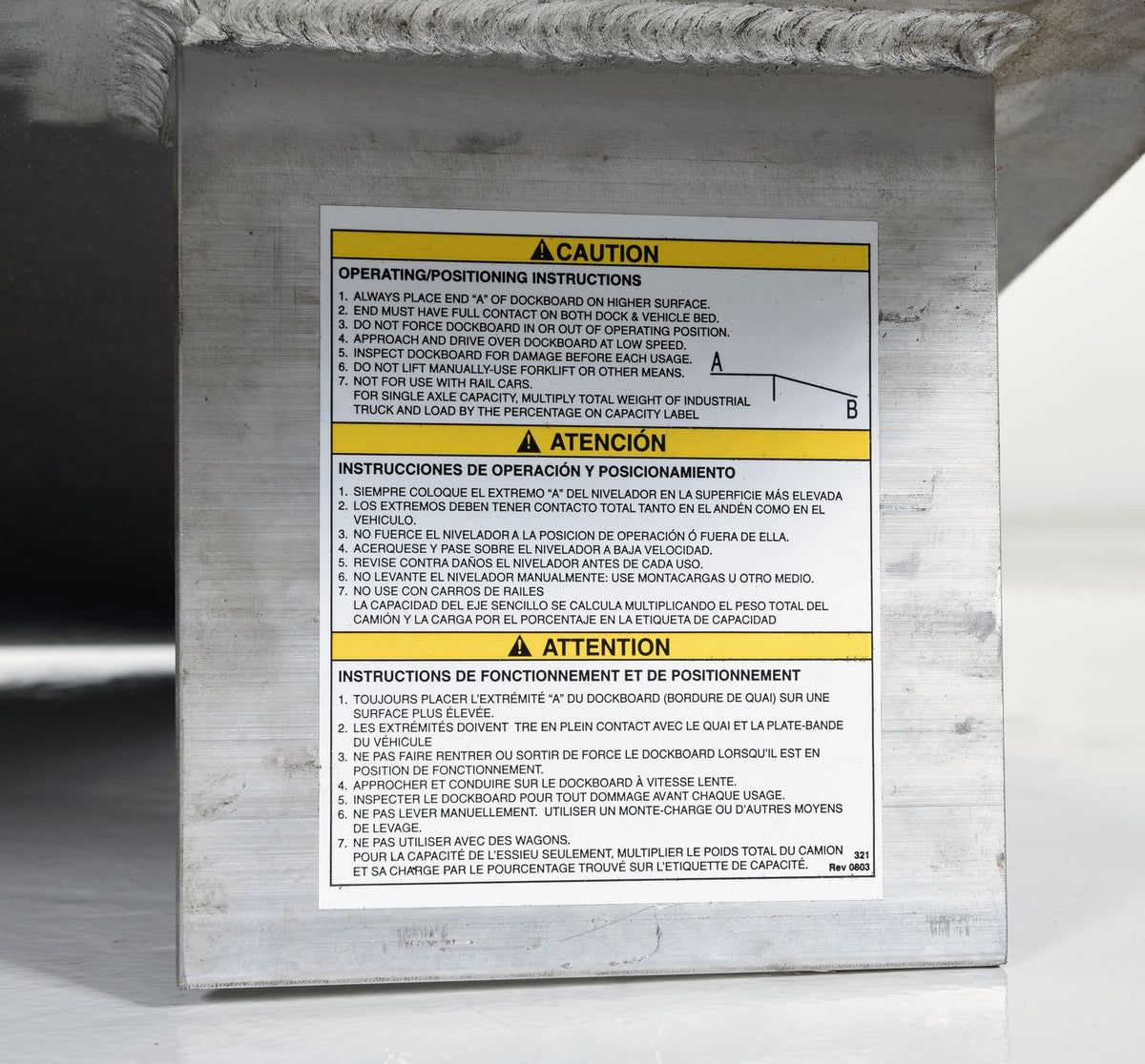 Vestil Manufacturing Corp Aluminum Truck Dockboards (Welded Aluminum Curbs)– – Now available at MTN Shop US. - imagen 5