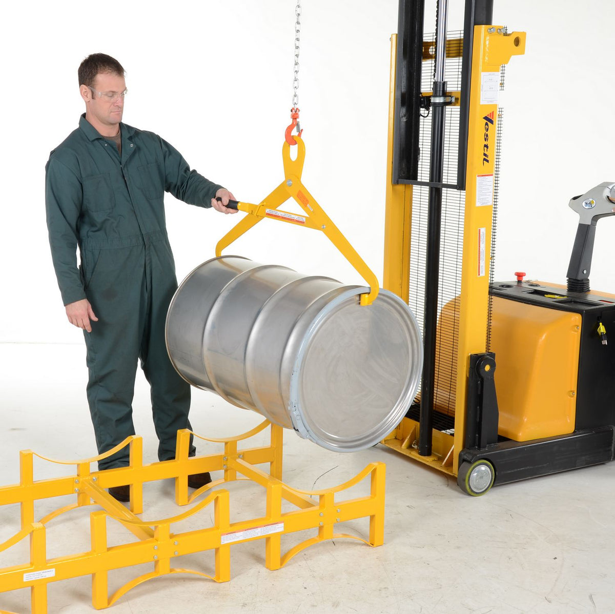 Vestil Manufacturing Corp Horizontal Semi-Automatic Drum Tong– – Now available at MTN Shop US. - imagen 4