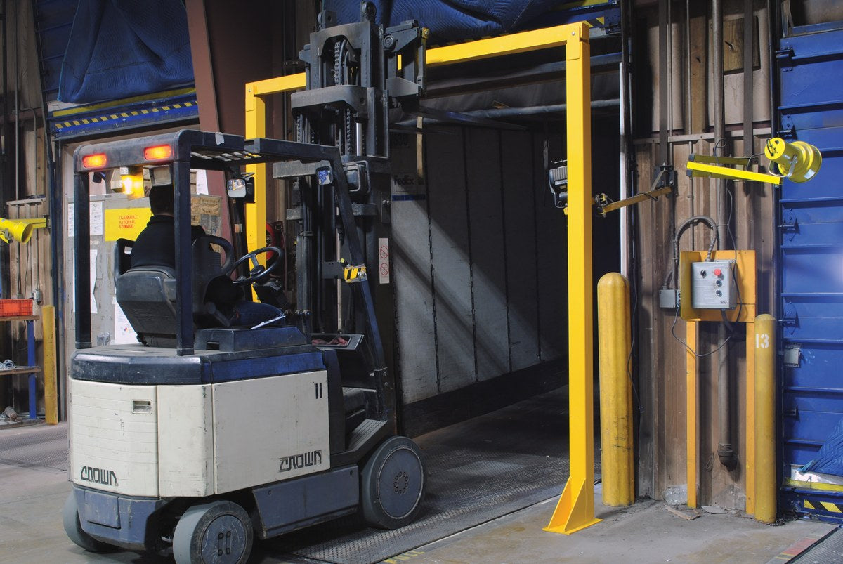 Vestil Manufacturing Corp Economical Overhead Door Warning Barriers– – Now available at MTN Shop US. - imagen 4