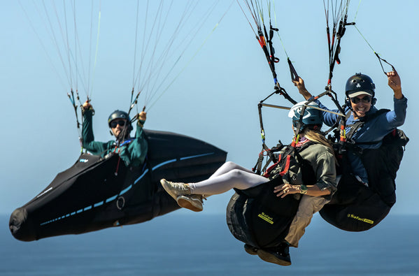 Two paragliders in flight, both wearing Sena EXPAND Mesh headsets for group communication - imagen 8