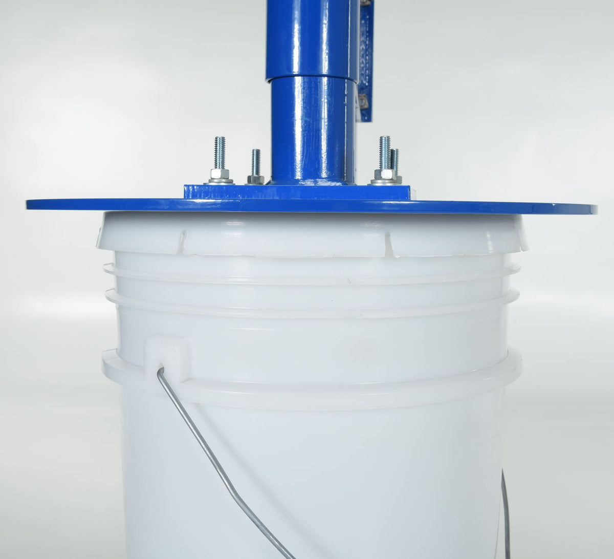 Prensa para cerrar tapas de cubos Vestil Manufacturing Corp– – Ahora disponible en MTN Shop US. - imagen 7