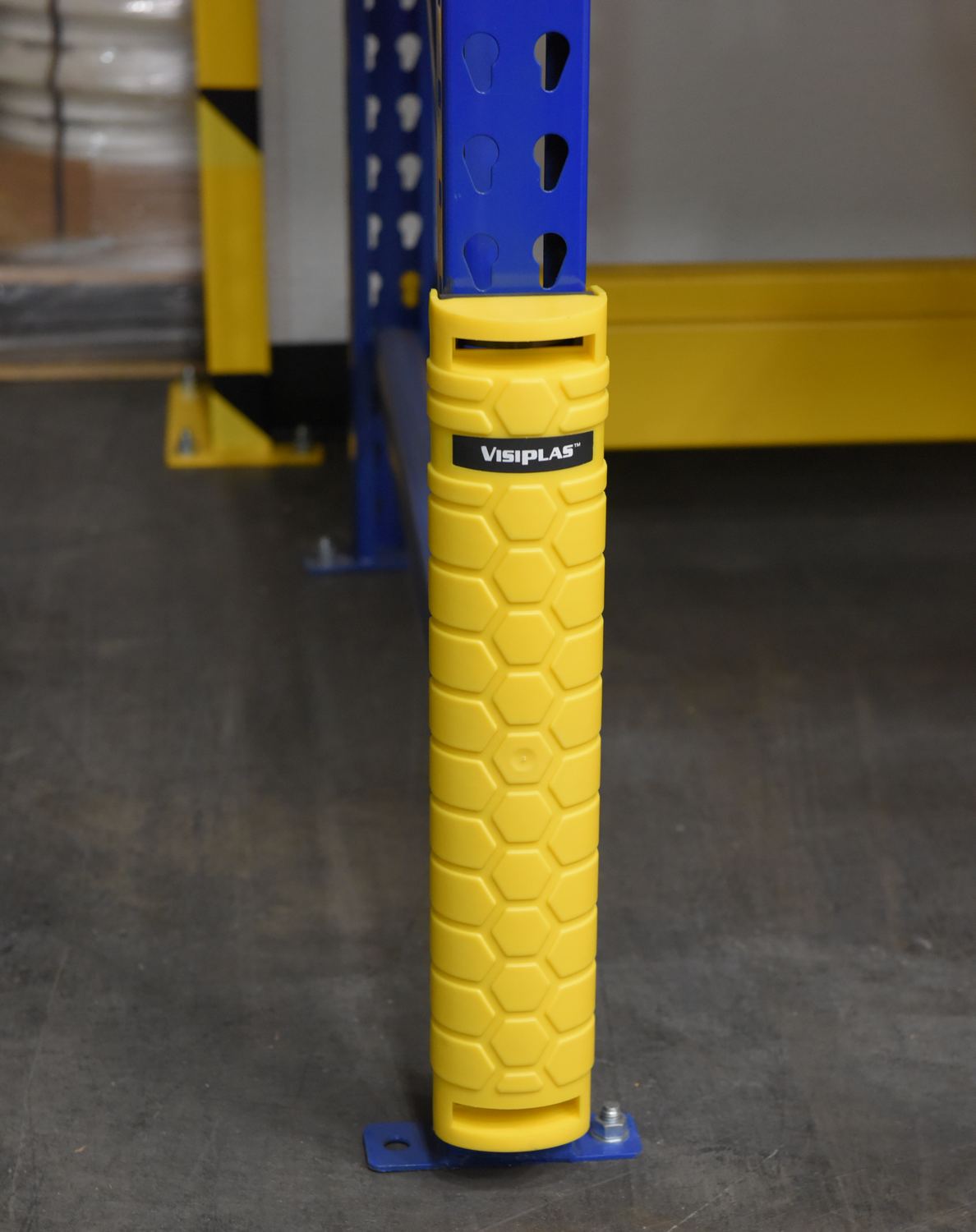 Vestil Manufacturing Corp High Impact Plastic Upright Rack Guard– – Now available at MTN Shop US. - imagen 4