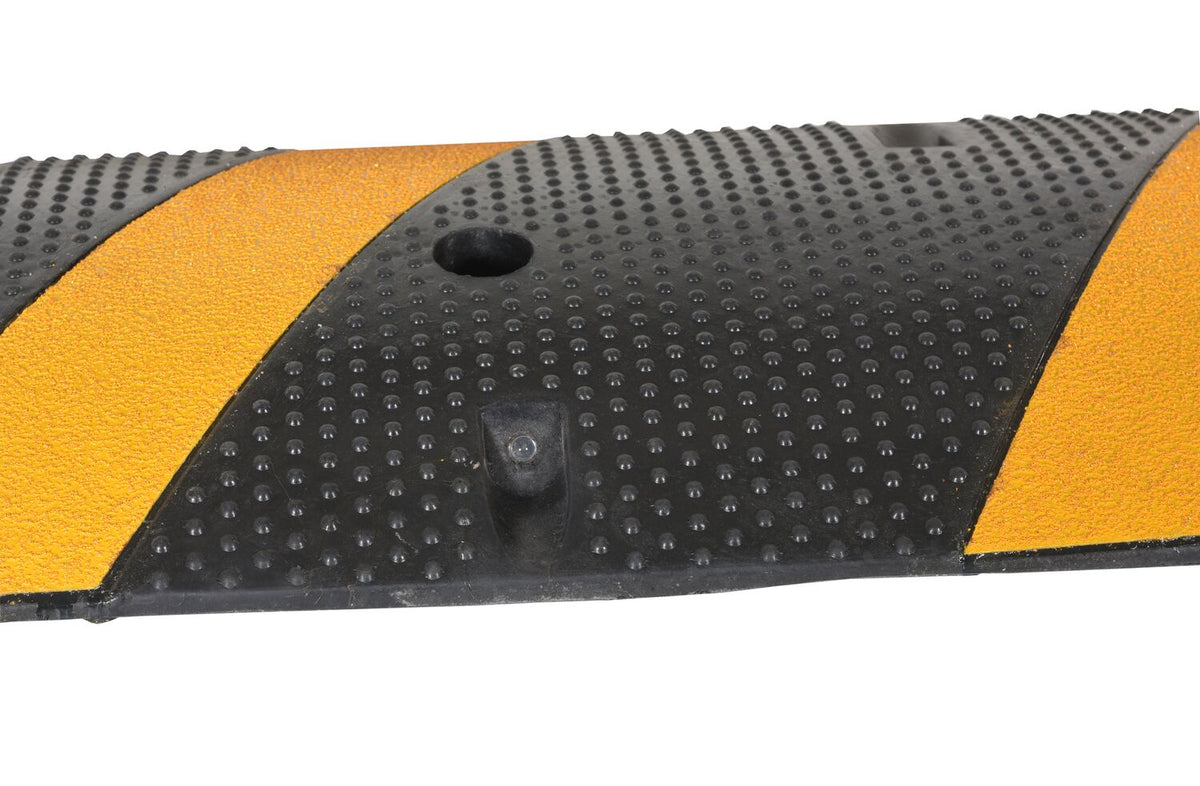 Vestil Manufacturing Corp Molded Rubber Speed Bumps– – Now available at MTN Shop US. - imagen 4