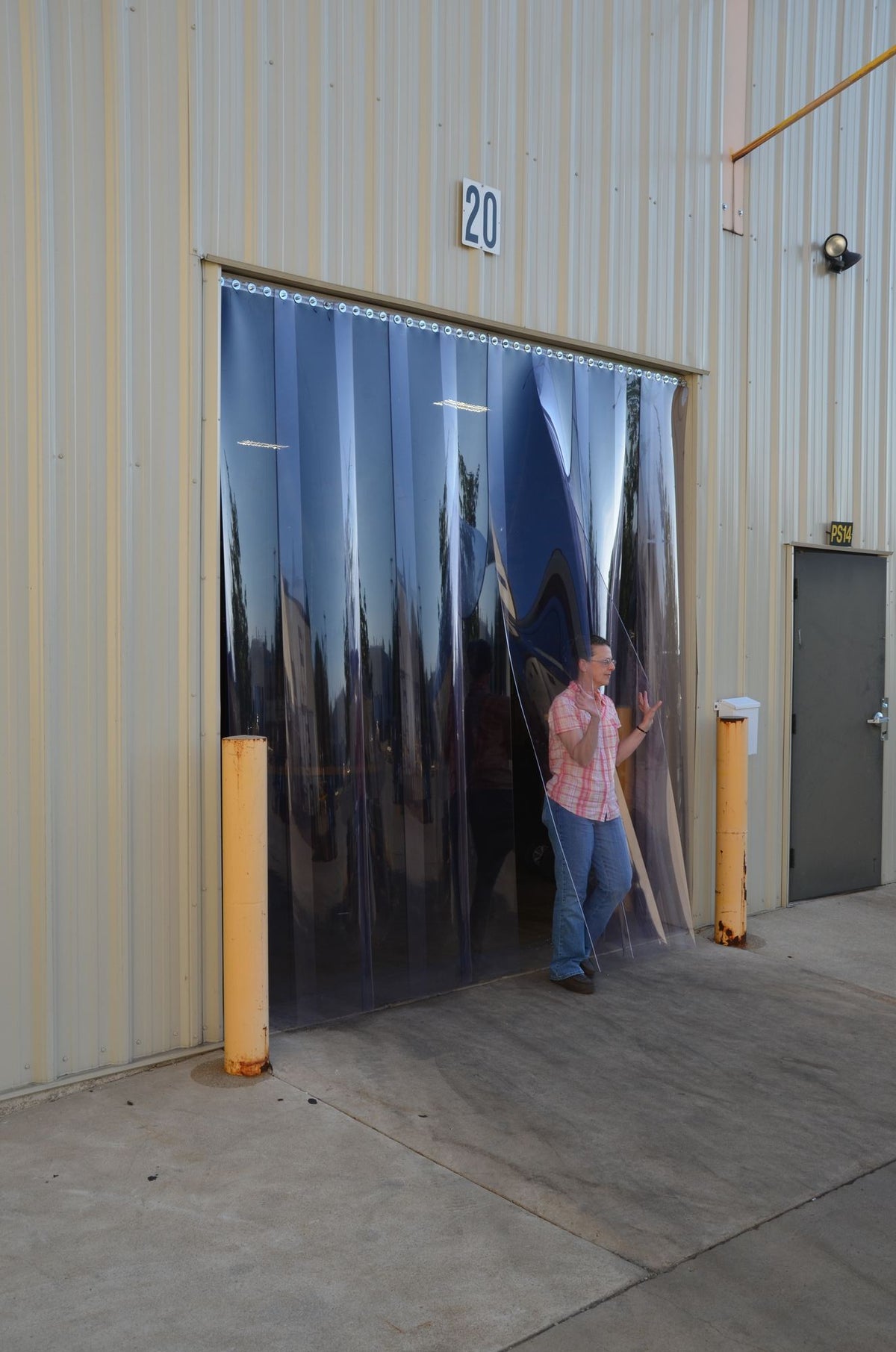 Vestil Manufacturing Corp Vinyl Strip Doors– – Now available at MTN Shop US. - imagen 5