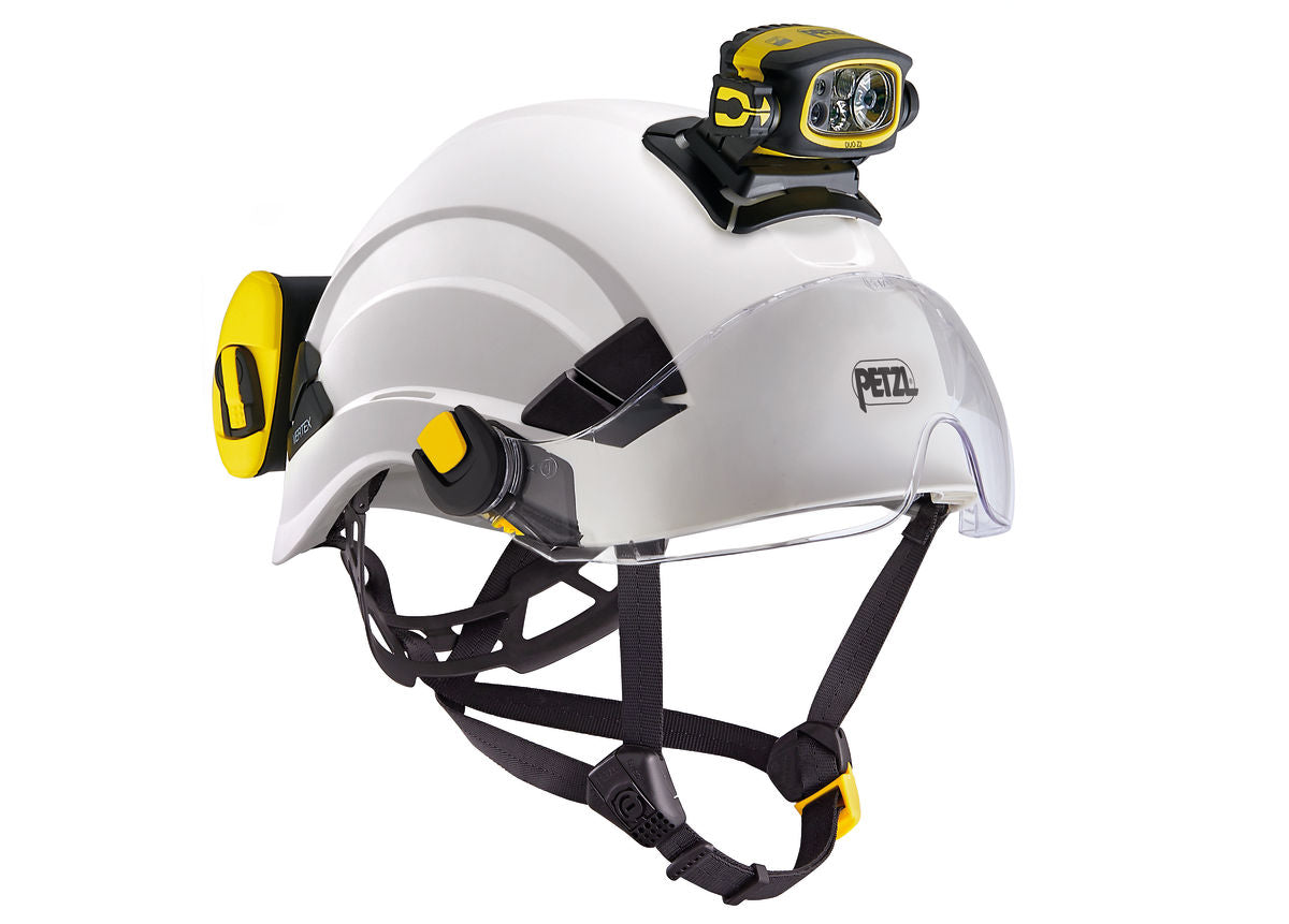Soporte para linterna frontal Petzl PRO ADAPT – Accesorio adhesivo para montar una linterna frontal DUO en cualquier tipo de casco – Ahora disponible en MTN Shop US. - imagen 2