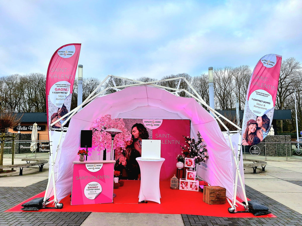 Konligo Arko470 modular event structure with full Valentine's Day-themed printed backdrop, perfect for romantic activations and promotions – now available on MTN SHOP US. - imagen 7