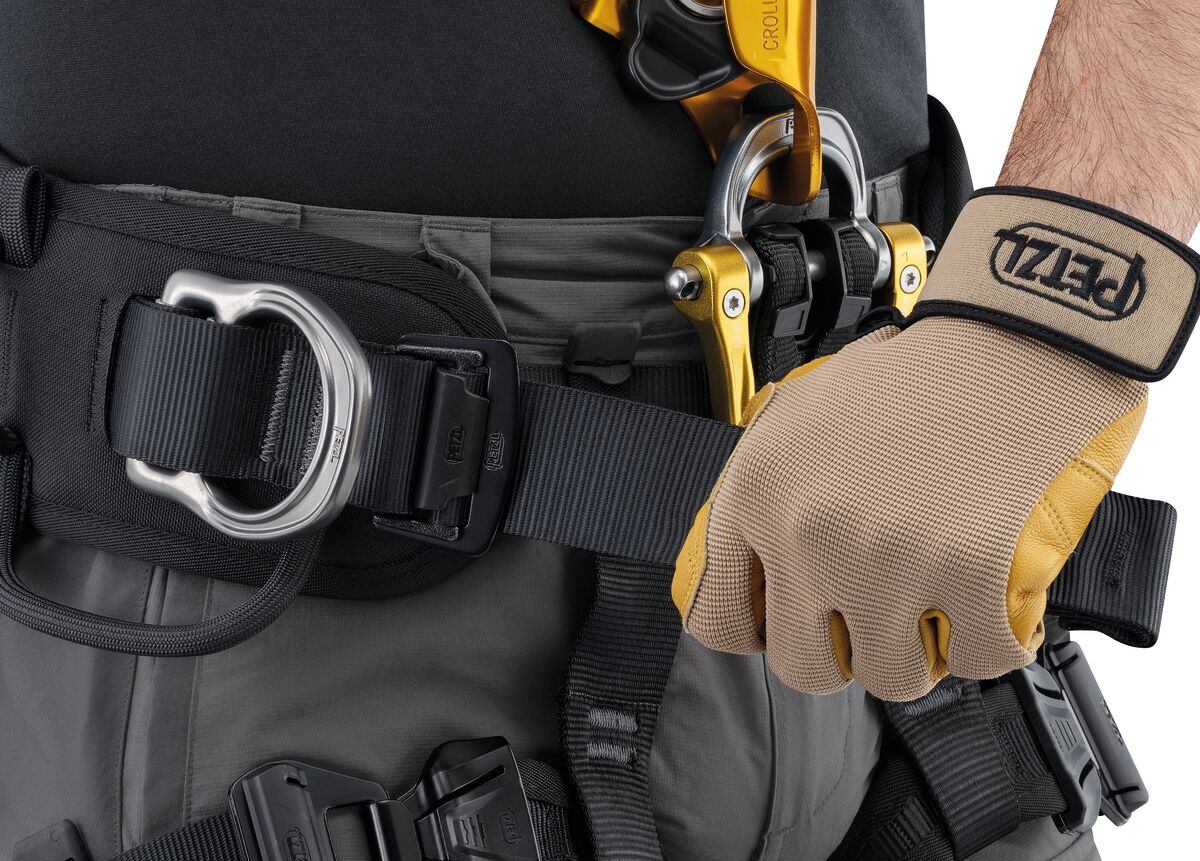 Petzl ASTRO® International Version (Professional & Tactical) – The Petzl Astro® Bod Fast Full Body Harness is designed for greater efficiency and comfort during rope ascents. Includes gated ventral attachment point for optimal integration of equipment. Available in multiple sizes. Shop now. – Now available at MTN Shop US.