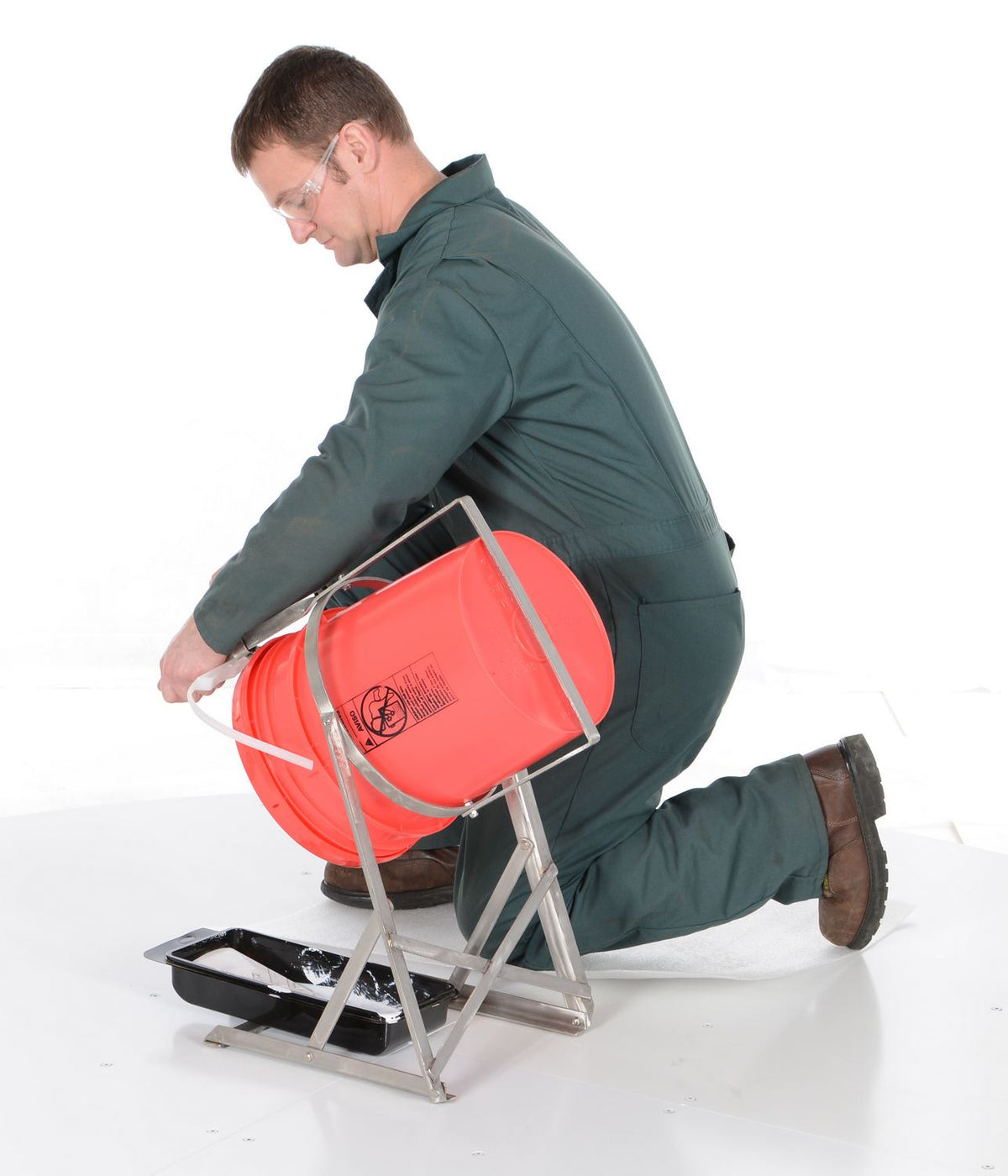 Vestil Manufacturing Corp Manual Pail Tippers– – Now available at MTN Shop US. - imagen 2