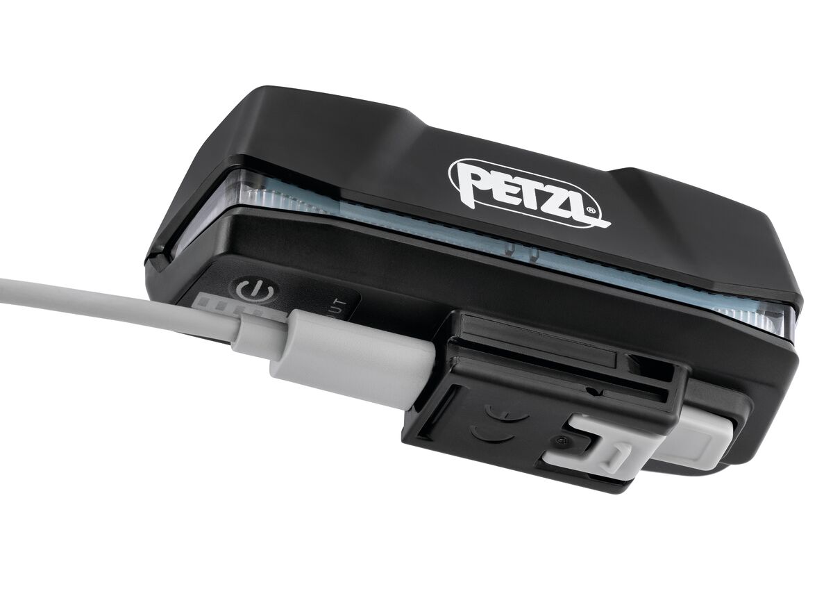 Compact and powerful Petzl XENA® headlamp. - imagen 7