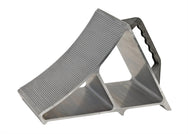 Vestil Manufacturing Corp Aluminum Wheel Chocks– – Now available at MTN Shop US. - imagen 3