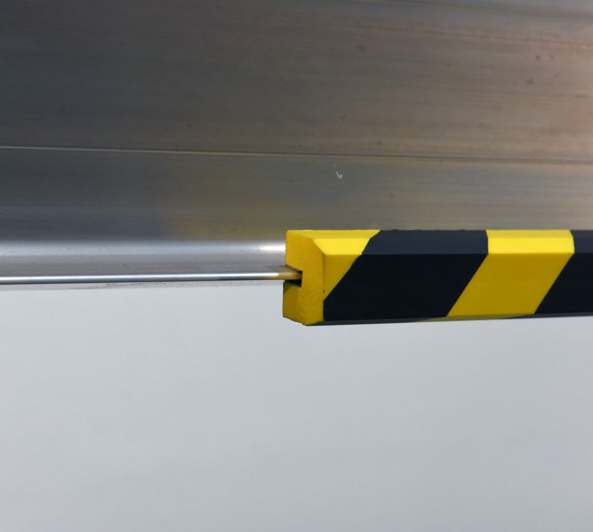 Vestil Manufacturing Corp Foam Edge Guards– – Now available at MTN Shop US. - imagen 5