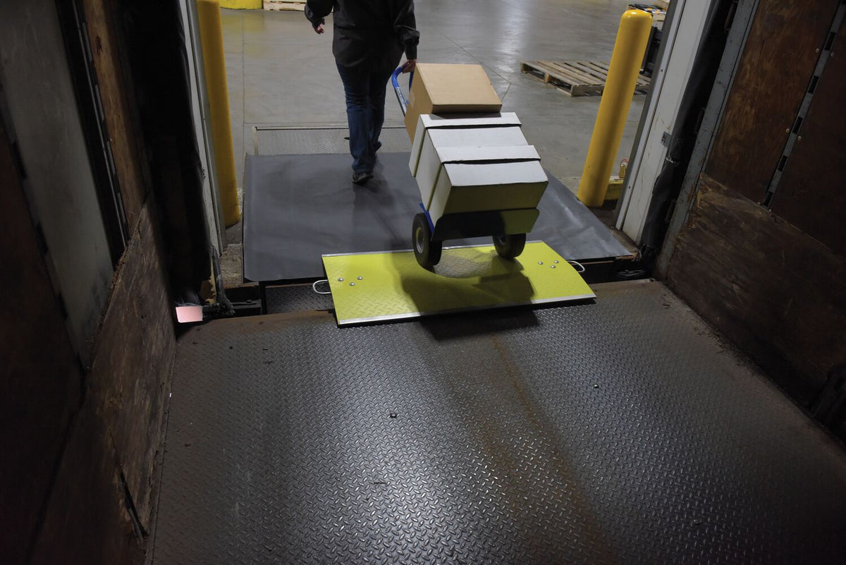 Vestil Manufacturing Corp Fiberglass Dockplate– – Now available at MTN Shop US. - imagen 6