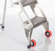 Escaleras plegables con ruedas de Vestil Manufacturing Corp– – Ahora disponibles en MTN Shop US.