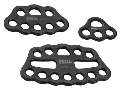 Placa Petzl Paw Rigging (táctica): disponible en tres tamaños. La placa de montaje PAW sirve para organizar la estación de trabajo y crear sistemas de anclajes múltiples. – Ahora disponible en MTN Shop US.