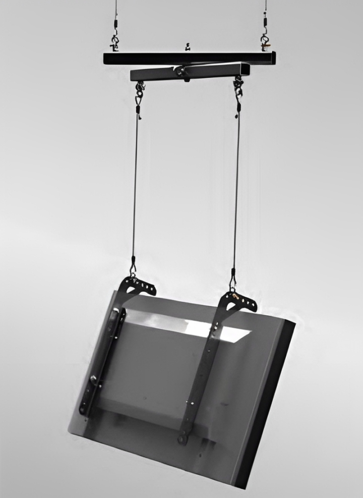 Adaptive Technologies Group HoverPro rigging beam on two wire ropes suspending a display tilted down by frame brackets - imagen 2