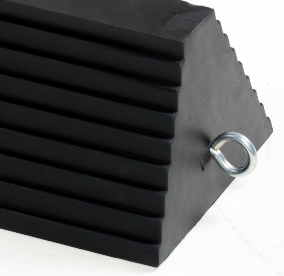 Vestil Manufacturing Corp Rubber Wheel Chocks– – Now available at MTN Shop US. - imagen 6