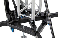 Detailed view of the rigid black steel base joints, locking pins, transport wheels, and adjustable leveling feet supporting the Kuzar K-10 tower lifting. - imagen 4