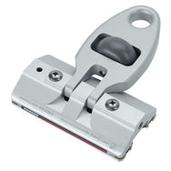 Carro con riel de acceso Harken R27 - Palanca de rueda, anodizado transparente: el sistema de riel de acceso industrial Harken, su solución definitiva para anclaje adaptable en el mantenimiento de instalaciones o embarcaciones. Diseñado a la perfección, este sistema le permite realizar movimientos verticales y horizontales fluidos a alturas elevadas. – Ahora disponible en MTN Shop US.