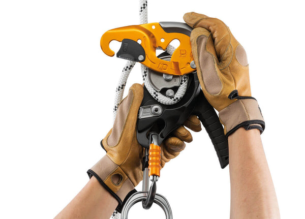 Petzl  I’D® S Descender/Belay Device - Setting up the Device
