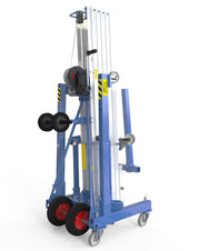 Kuzar Industrial Lifter 300kg/7.3m with 100kg Counter Weight & Basket - HAMMER 73CW– Kuzar lifter 300KG- a robust industrial stacker with Counter Weight basket and 100kg of weight included. Made in Spain, the HAMMER 73CW Lifter has been designed for vertically lifting loads, and horizontal movements with the load lifted at minimum height. This stacker with an impressive 300kg capacity has high-quality wheels for easy movement and a powerful winch for efficient lifting whilst remaining compact and agile. Com - imagen 2