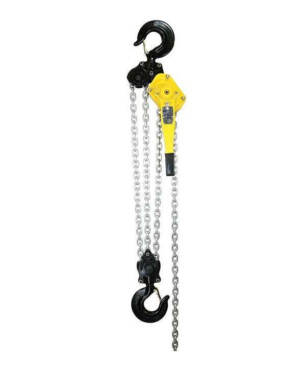 OZ Lifting Premium Lever Hoist– The OZ Premium Lever Hoist is a durable and versatile lever hoist that can be used for both lifting and pulling. The double reduction gearing minimizes lifting effort and the hoist can be operated in tight spaces thanks to the 360-degree handle rotation. Enclosed brake system, gearing systems, fully enclosed lift wheel and a sealed roller bearing keep the hoist protected from debris and contaminations to ensure smooth operations over time. Standard overload protection kicks i - imagen 5