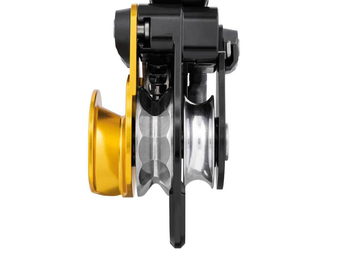 Double sheave of the petzl twin release pulley from a side angle - imagen 4