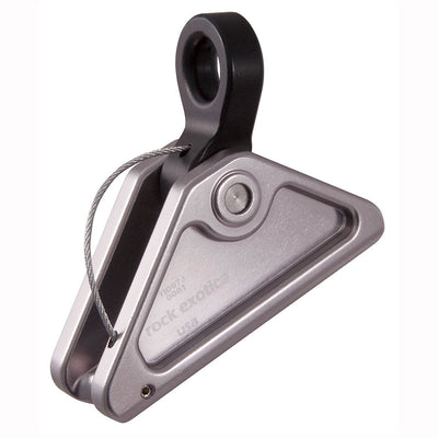 Rock Exotica rockGrab .625 con mandíbula de 90°: el rockGrab 90° es un diseño avanzado con respecto al ajustador/agarre de cuerda tradicional. Con un punto de conexión de 90°. – Ahora disponible en MTN Shop US.
