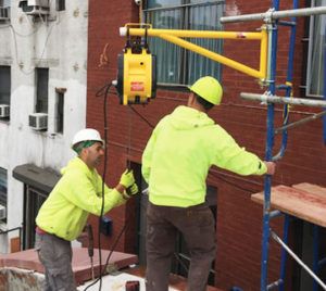 OZ Lifting Builders Hoist– The OZ builder's hoist is a lightweight and compact electric hoist that can be attached to scaffolding or a wall using a bracket for use on site. The hoist has a dynamic, mechanical brake to allow for instant and safe braking. Upper and lower limit switches provide additional safety. The hoist has a galvanized wire rope with a 360-degree weighted hook and a safety latch for smooth and secure lifting. The hoist operates on a standard domestic power supply making it highly versatile - imagen 3